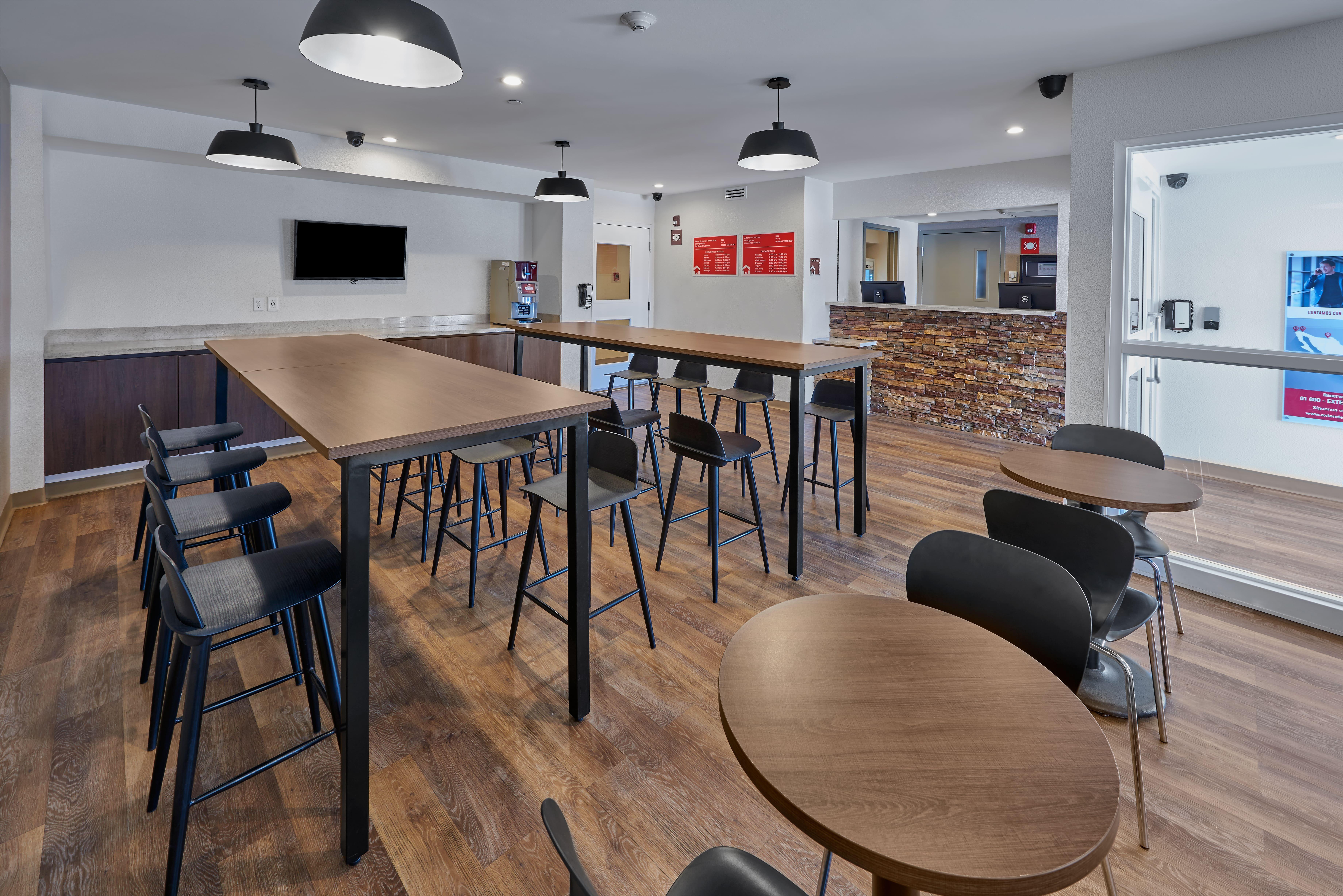 Extended Suites Celaya Galerias Zewnętrze zdjęcie